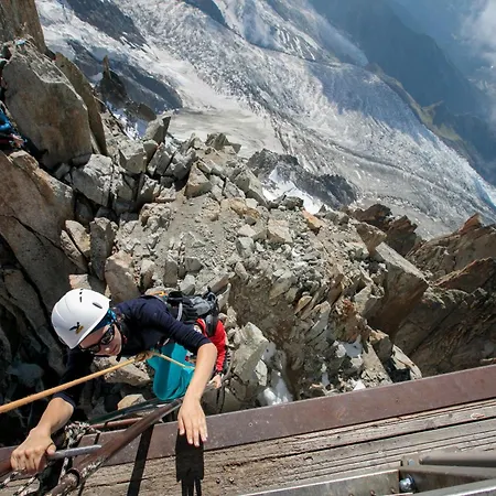 Appartement Le Bellevue 05 Walk To Ski Lifts Argentiere Retreat | Balcony & Pool - Happy Rentals *