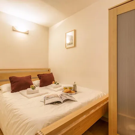 Appartement Le Bellevue 05 Walk To Ski Lifts Argentiere Retreat | Balcony & Pool - Happy Rentals Chamonix
