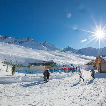Le Bellevue 05 Walk To Ski Lifts Argentiere Retreat | Balcony & Pool - Happy Rentals *
