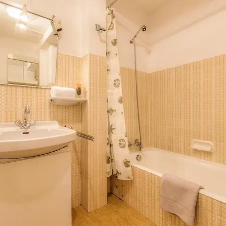Le Bellevue 05 Walk To Ski Lifts Argentiere Retreat | Balcony & Pool - Happy Rentals *