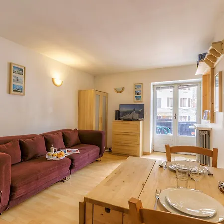 Appartement Le Bellevue 05 Walk To Ski Lifts Argentiere Retreat | Balcony & Pool - Happy Rentals