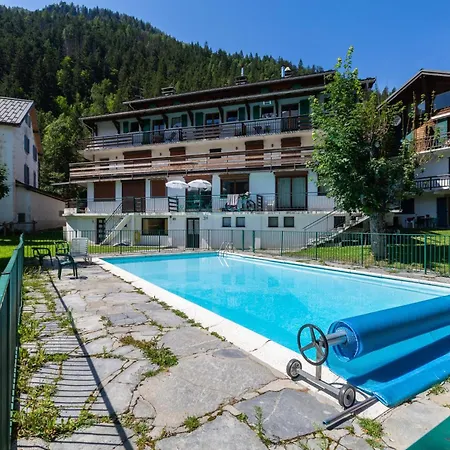 Le Bellevue 05 Walk To Ski Lifts Argentiere Retreat | Balcony & Pool - Happy Rentals Appartement *