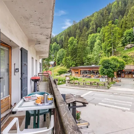 Le Bellevue 05 Walk To Ski Lifts Argentiere Retreat | Balcony & Pool - Happy Rentals Appartement Chamonix